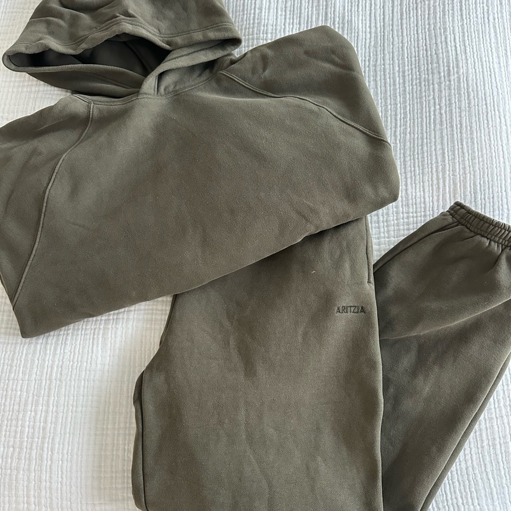 Aritzia Sweatfleece Set